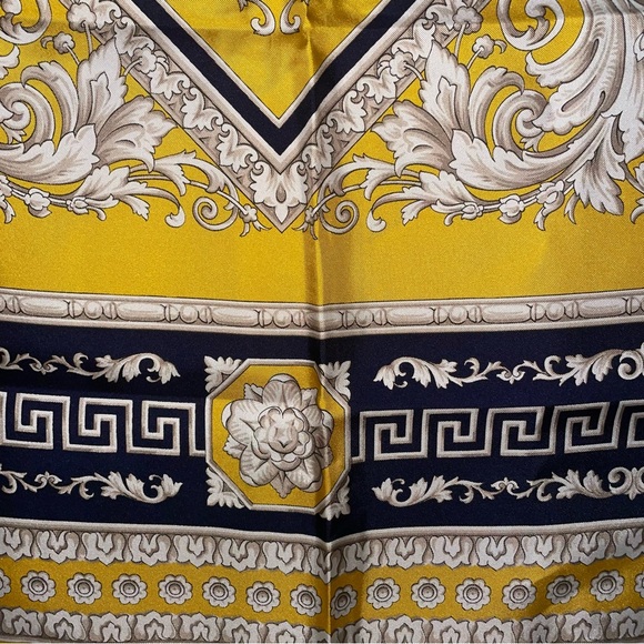 Luxury Versace silk scarf 35" square yellow gold navy cream baroque design NWOT - Picture 3 of 16